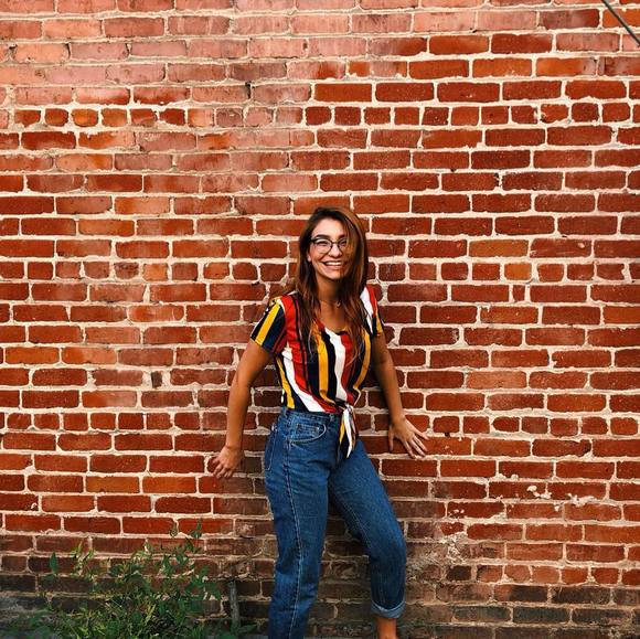 Meet your Posher, Makayla - Picture 1 of 1